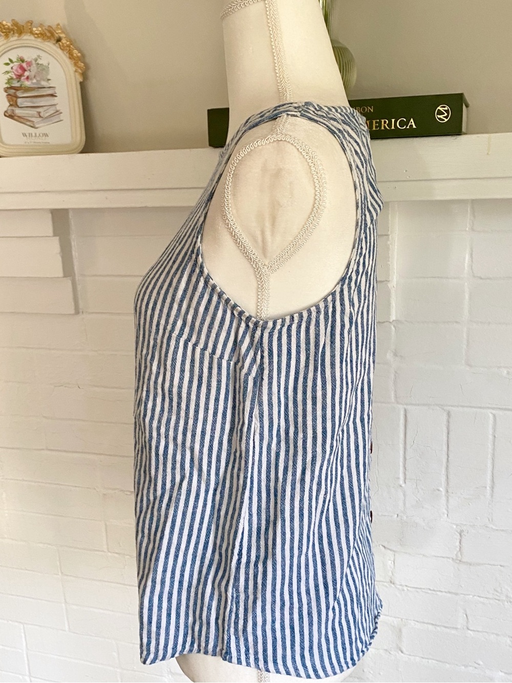 Universal Thread Striped Sleeveless Top - Picture 3 of 5